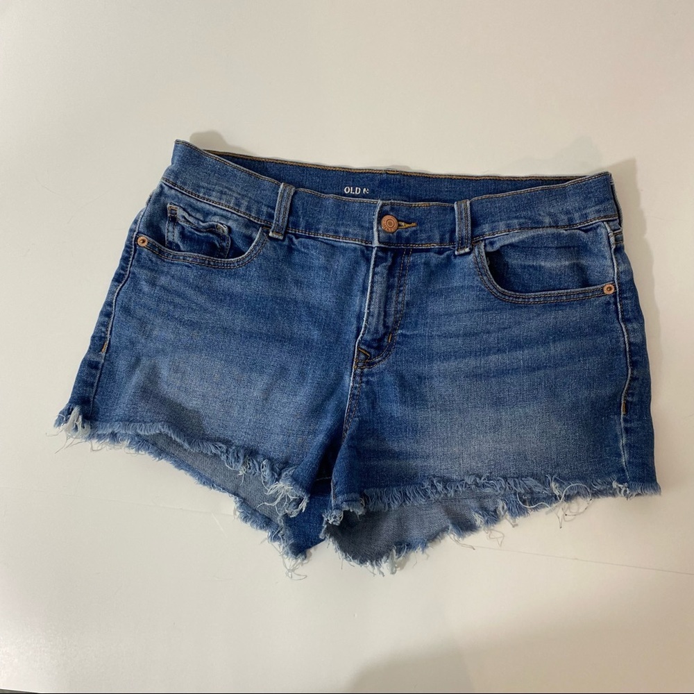 Old navy Distressed Jean Shorts women’s distressed medium wash jean shor…